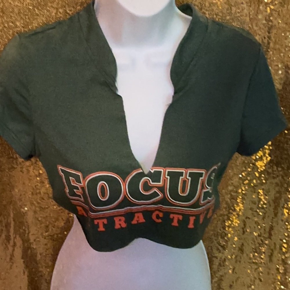 SHEIN Dark Green Graphic Notched V‑Neck Crop Top